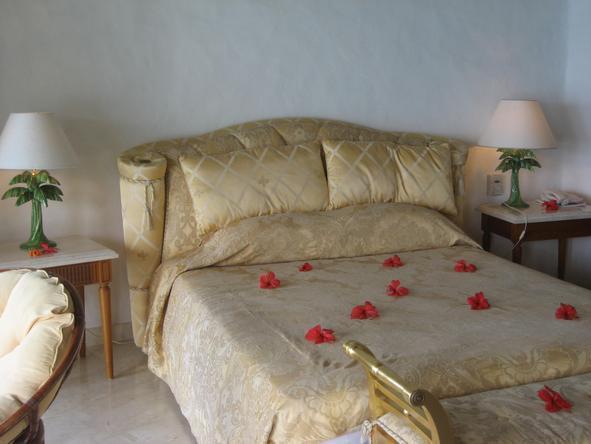 Sunset Beach Hotel - Honeymoon Suite 